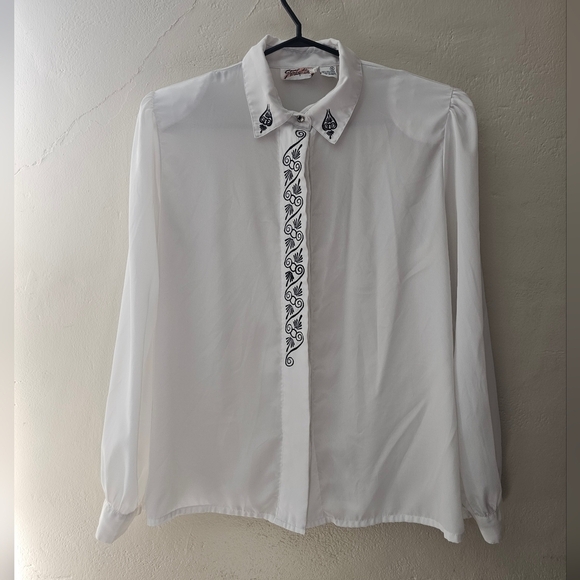 Vintage Embroidered Blouse - Picture 2 of 10